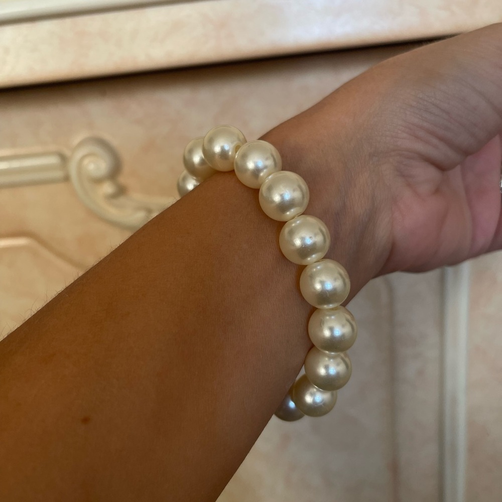 Elegant Pearl Bracelet
